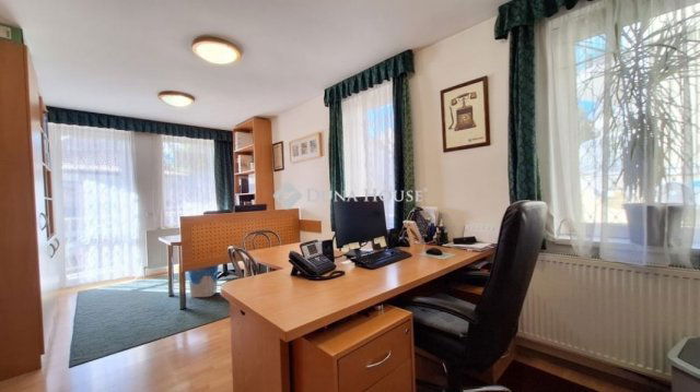 Eladó téglalakás, Egerben 89 M Ft, 4 szobás