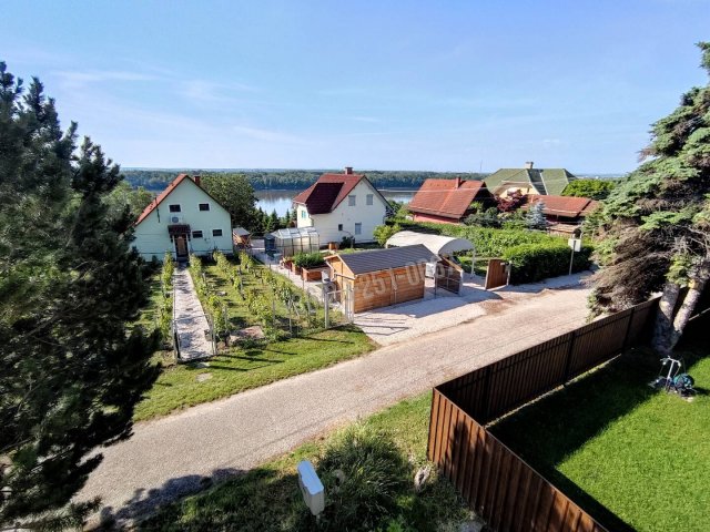 Eladó családi ház, Mohácson 59.9 M Ft, 4 szobás