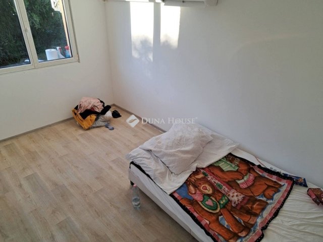 Eladó családi ház, Nagyvenyimen 10 M Ft, 2 szobás