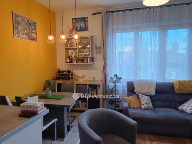 Eladó téglalakás, Budapesten, XV. kerületben 87.9 M Ft