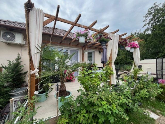 Eladó ikerház, Vácrátóton 119 M Ft, 4 szobás