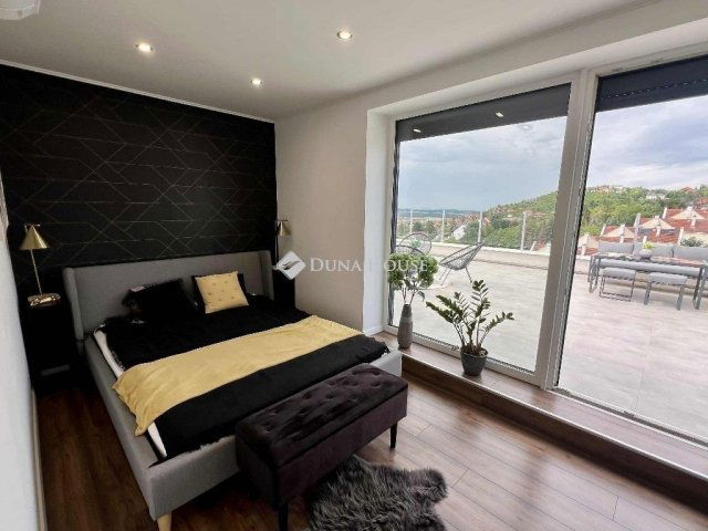 Eladó családi ház, Pécsett 229 M Ft, 4 szobás