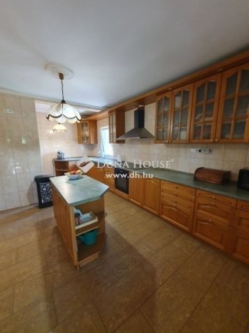 Eladó családi ház, Fóton 270 M Ft, 6 szobás