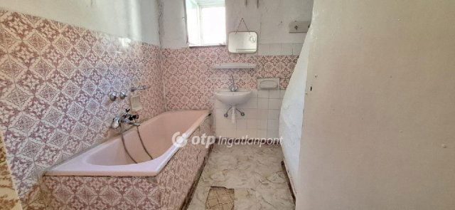 Eladó családi ház, Szeghalmon 7.5 M Ft, 1+1 szobás
