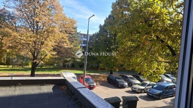 Eladó panellakás, Veszprémben 52.7 M Ft, 1+3 szobás