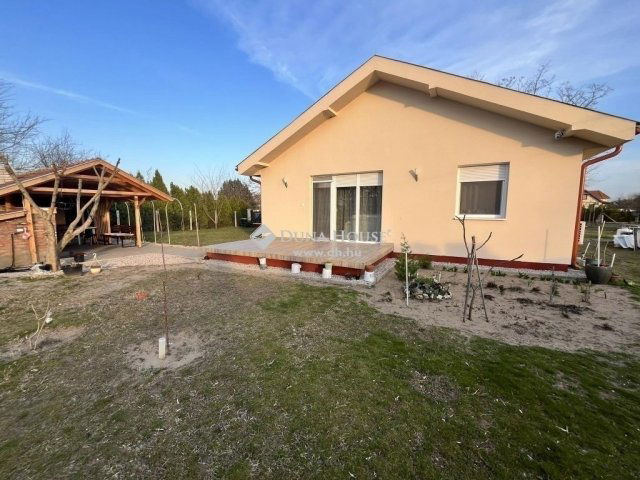 Eladó családi ház, Kecskeméten 79.9 M Ft, 8 szobás
