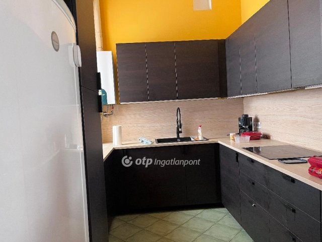 Eladó téglalakás, Pécsett 95.5 M Ft, 3 szobás