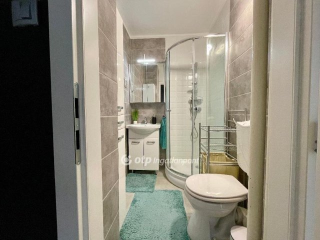 Eladó panellakás, Pécsett 97.5 M Ft, 3 szobás