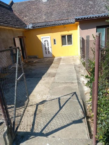 Eladó családi ház, Dunaszekcsőn 12 M Ft, 3 szobás