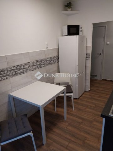 Kiadó téglalakás, albérlet, Pécsett 160 E Ft / hó, 2 szobás