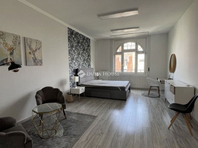 Eladó téglalakás, Budapesten, VI. kerületben 130.9 M Ft