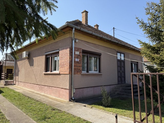 Eladó családi ház, Tápiószelén 40.99 M Ft, 2 szobás