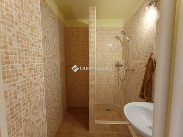 Eladó panellakás, Szentlőrincen 32.9 M Ft, 3 szobás