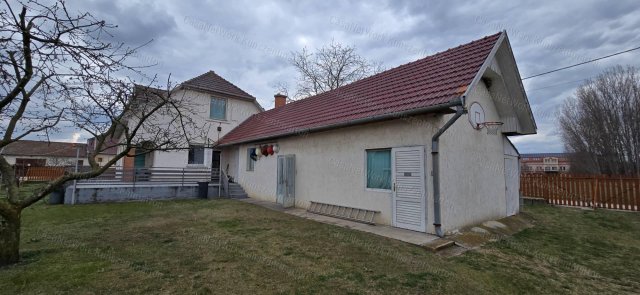 Eladó családi ház, Cserkeszőlőn 69.9 M Ft, 5 szobás