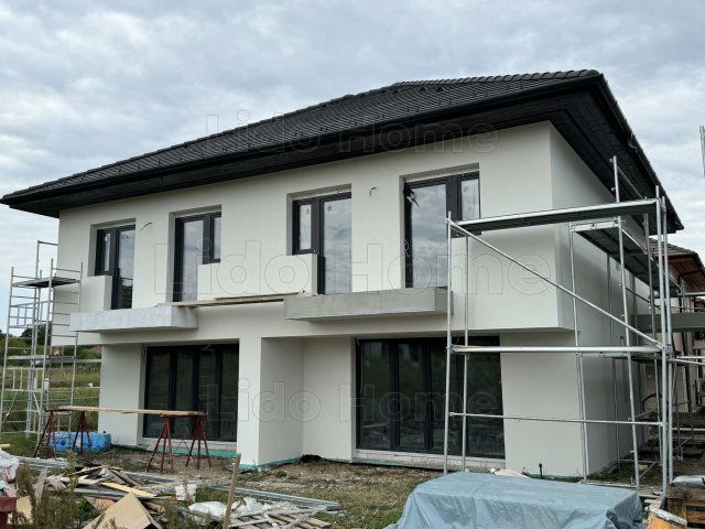 Eladó sorház, Balatonföldváron 84 M Ft, 4 szobás