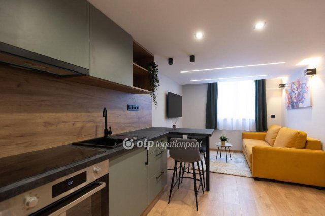 Eladó téglalakás, Budapesten, VI. kerületben 52.5 M Ft, 2 szobás