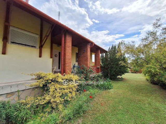 Eladó családi ház, Alsóörsön 139.7 M Ft, 5 szobás