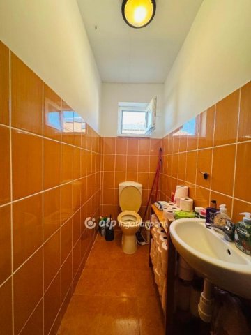 Eladó családi ház, Mikepércsen 90.9 M Ft, 3 szobás