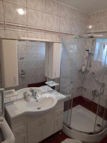 Eladó családi ház, Vonyarcvashegyen 178 M Ft, 11+2 szobás