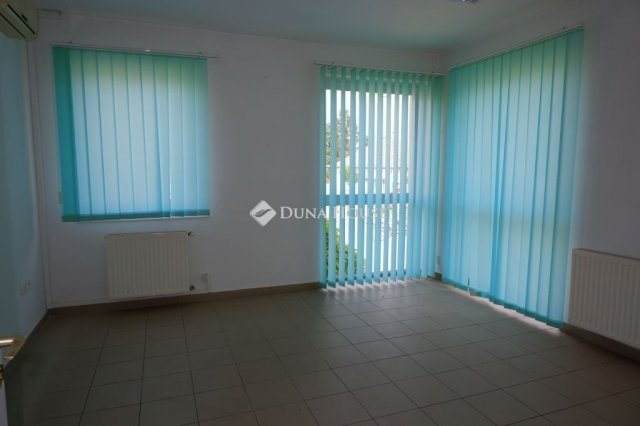 Eladó téglalakás, Kápolnásnyéken 97 M Ft, 3 szobás