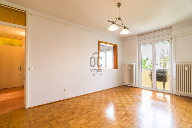 Eladó panellakás, Székesfehérvárott 56 M Ft, 4 szobás
