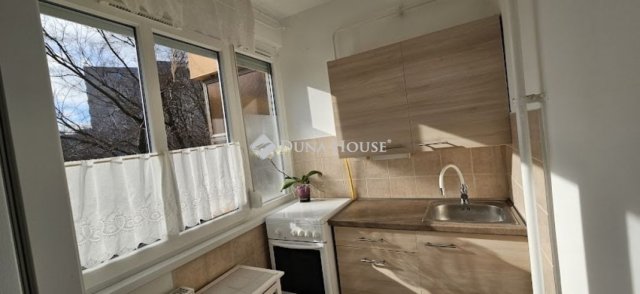 Eladó téglalakás, Debrecenben 73.9 M Ft, 2 szobás