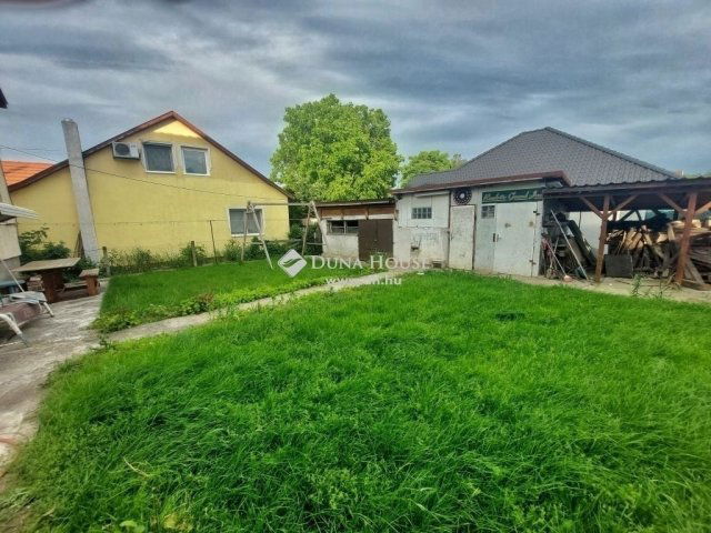 Eladó családi ház, Pomázon 89.5 M Ft, 3 szobás