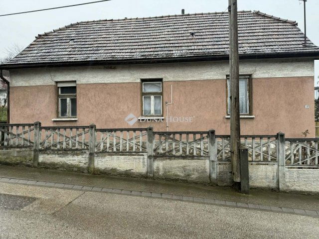 Eladó családi ház, Sárisápon, Móricz Zsigmond utcában