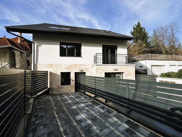 Eladó téglalakás, Pécsett, Bálicsi úton 79.9 M Ft, 3 szobás