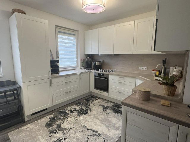 Eladó panellakás, Pécsett, Wallenstein Zoltán utcában 54.9 M Ft