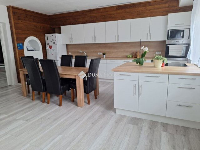 Eladó családi ház, Zalaegerszegen 99 M Ft, 5 szobás