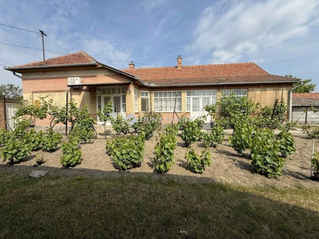 Eladó családi ház, Tiszaalpáron 33 M Ft, 4 szobás
