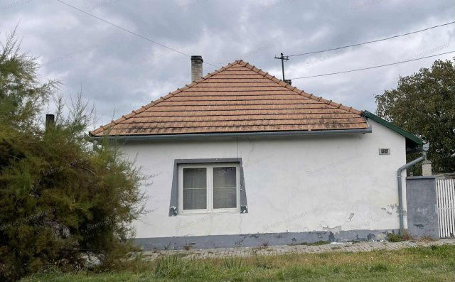 Eladó családi ház, Móron 23 M Ft, 2 szobás