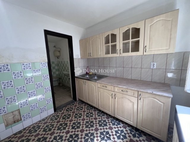 Eladó családi ház, Nyergesújfaluban 24.9 M Ft, 2 szobás