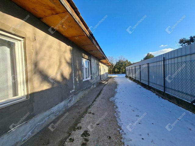 Eladó családi ház, Esztergomban 80 M Ft, 4 szobás