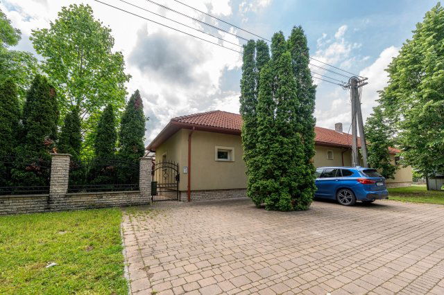 Eladó családi ház, Pápán 179.9 M Ft, 4 szobás