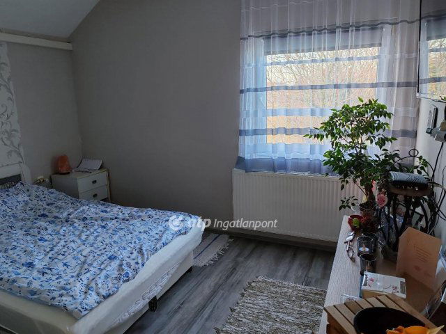 Eladó családi ház, Gyenesdiáson 185 M Ft, 8 szobás