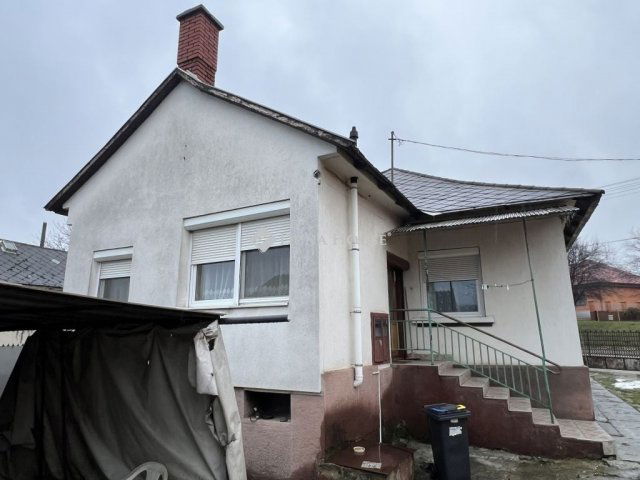 Eladó családi ház, Bakonycsernyén 48 M Ft, 3 szobás