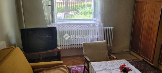 Eladó téglalakás, Pécsett 50 M Ft, 3 szobás