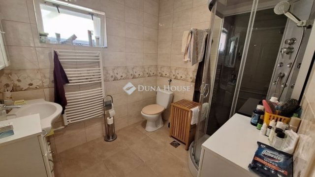 Eladó családi ház, Székesfehérvárott 131 M Ft, 6 szobás