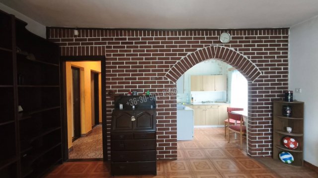 Eladó családi ház, Lőrinciben 53.9 M Ft, 6 szobás