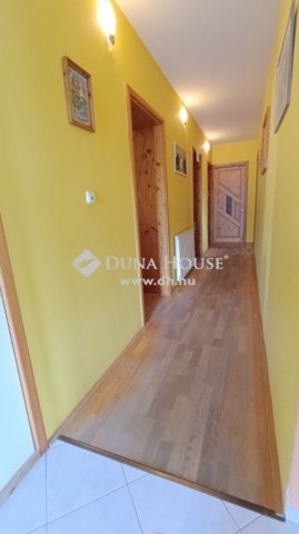 Eladó családi ház, Mohácson 59.9 M Ft, 5 szobás