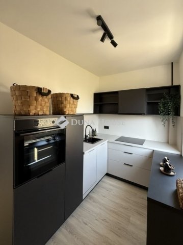 Eladó panellakás, Pécsett 51.9 M Ft, 2 szobás