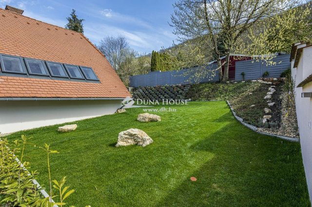 Eladó családi ház, Csobánkán 350 M Ft, 7 szobás