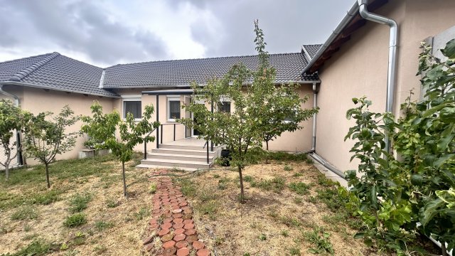 Eladó családi ház, Tökölön 79 M Ft, 4 szobás