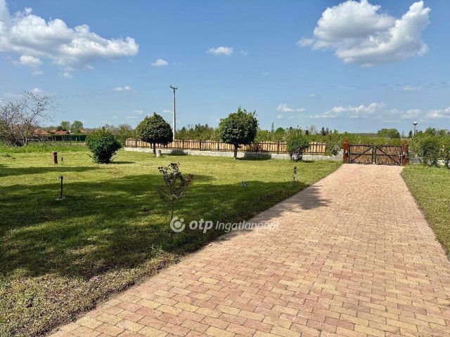 Eladó mezogazdasagi ingatlan, Dánszentmiklóson 124 M Ft