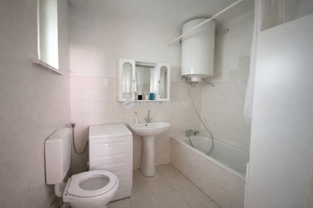 Eladó családi ház, Pilisen 42.5 M Ft, 2 szobás
