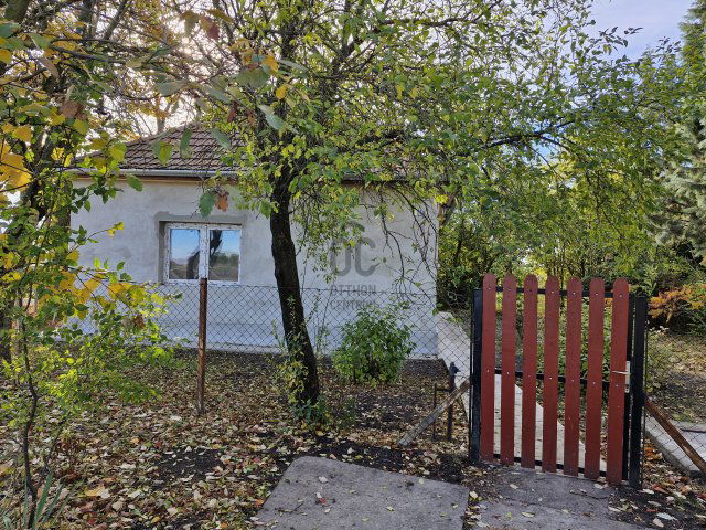 Eladó családi ház, Újszászon 18.9 M Ft, 2 szobás