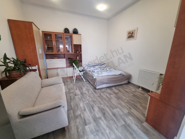 Eladó téglalakás, Budapesten, XX. kerületben, Liget utcában