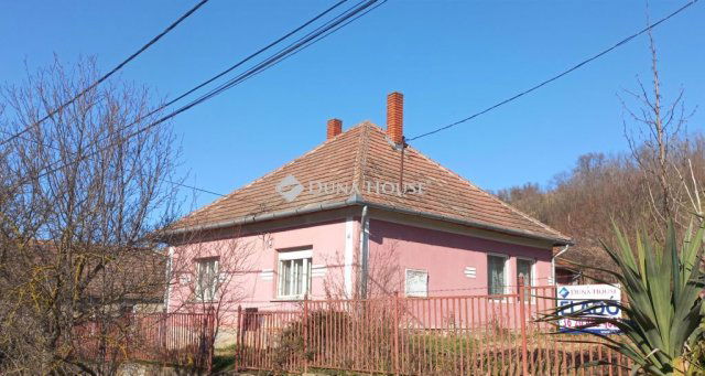 Eladó családi ház, Kölesden 18.49 M Ft, 3 szobás